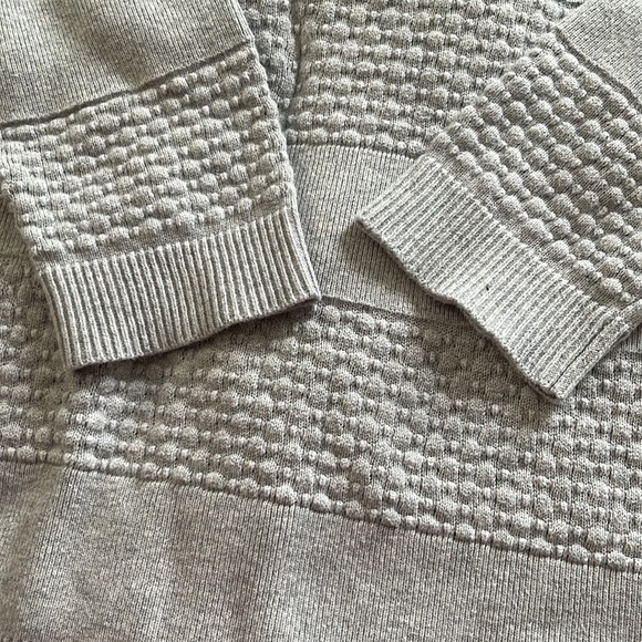 Grey Sweater - Medium - Dotted, textured pattern - Picture 4 of 4